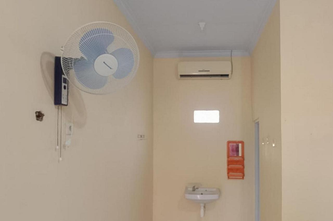 Kelapa Gading Homestay Syariah Redpartner Banyuwangi  Ngoại thất bức ảnh
