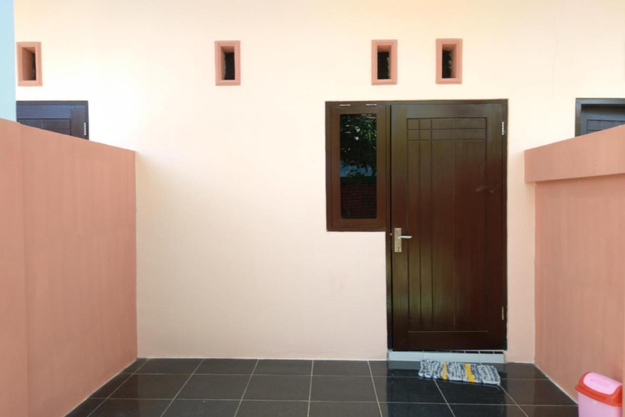 Kelapa Gading Homestay Syariah Redpartner Banyuwangi  Ngoại thất bức ảnh